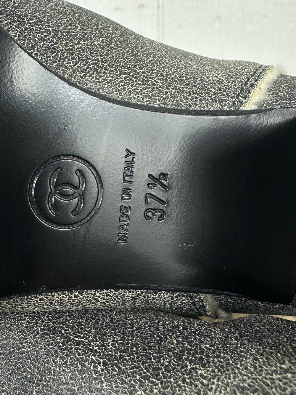 CHANEL Shearling Boots
Grey Distressed Leather 37.5 - Picture 9 of 15